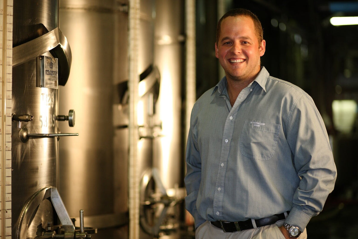 Du Toitskloof Winzer Shawn Thomson im Weinkeller