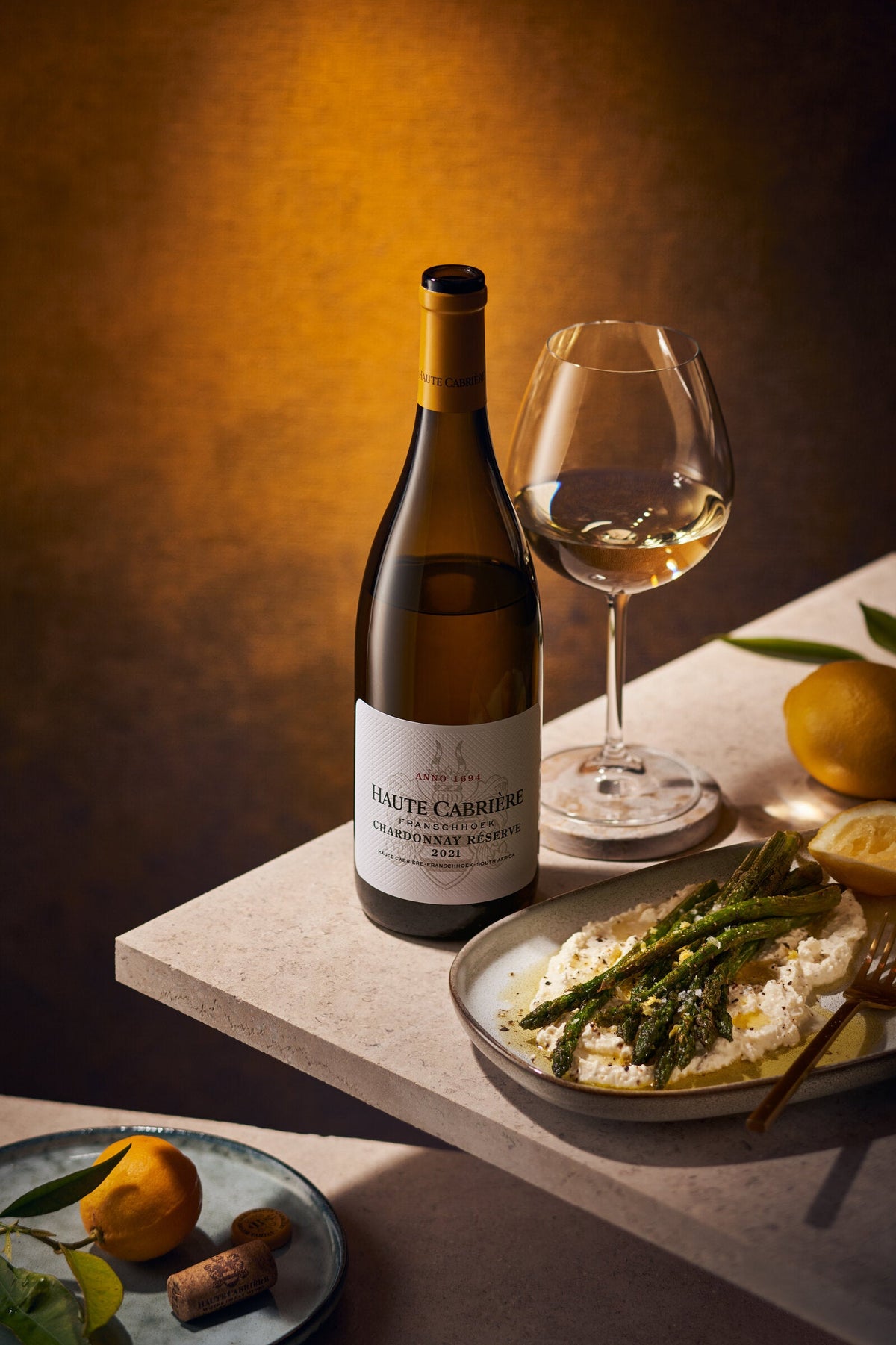Haute Cabrière Chardonnay mit Glas und Speisebegleitung