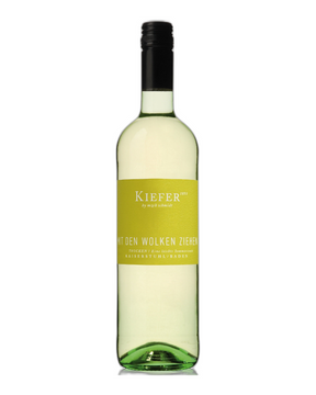 Kiefer Mit den Wolken ziehen Weißwein trocken Deutschland Kaiserstuhl erfrischend