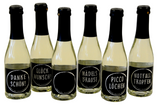 Sechs Piccolo-Flaschen Perlwein von Vom Feinsten nebeneinander mit den Etiketten Dankeschön, Glückwunsch, Mädelsbrause, Piccolöchen und Notfalltropfen